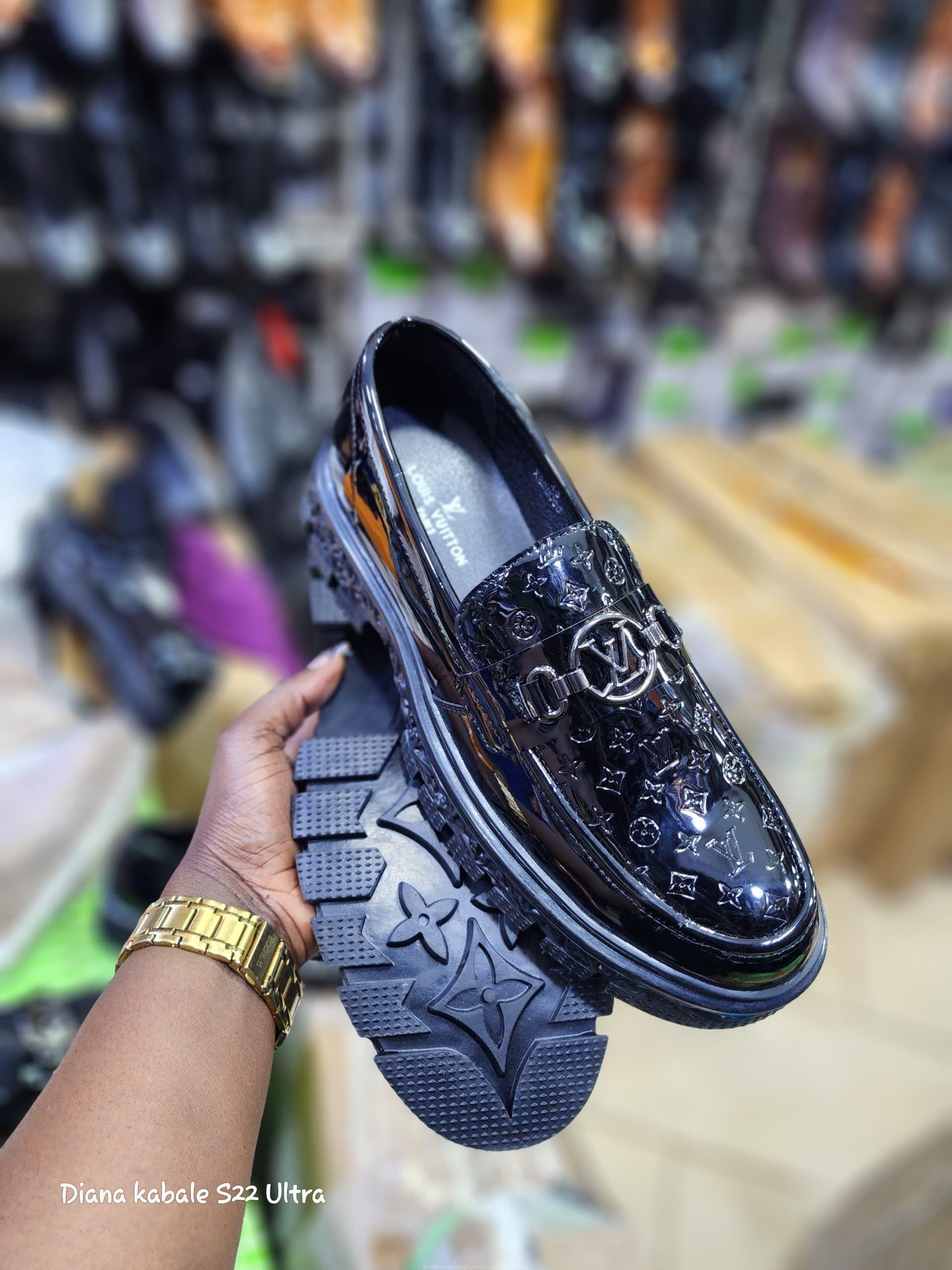 Original shiny shoe