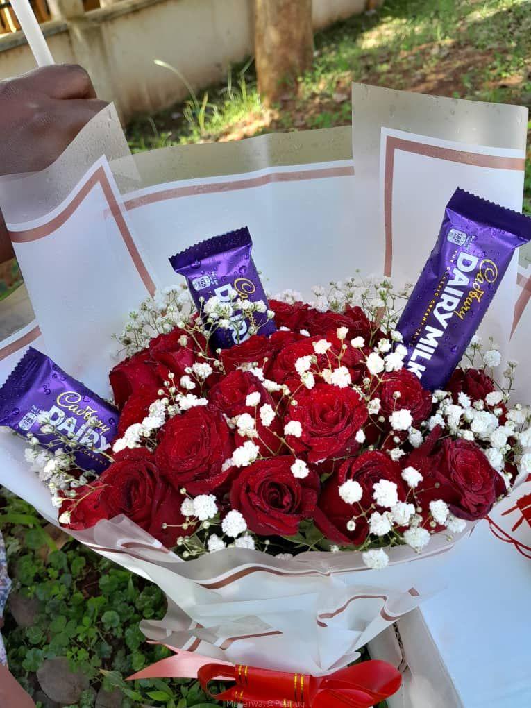Sweet nice Cakes & flowers red colours