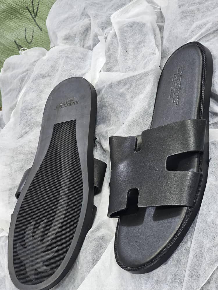Flat shoes