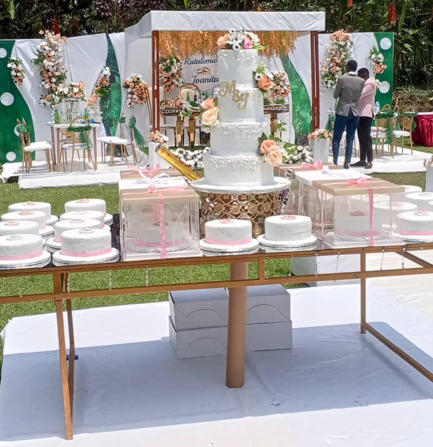 Birthday cakes, wedding cakes etc