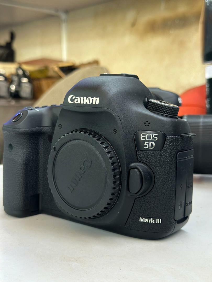 Canon eos 5D mark iii with a 24-105mm lenz