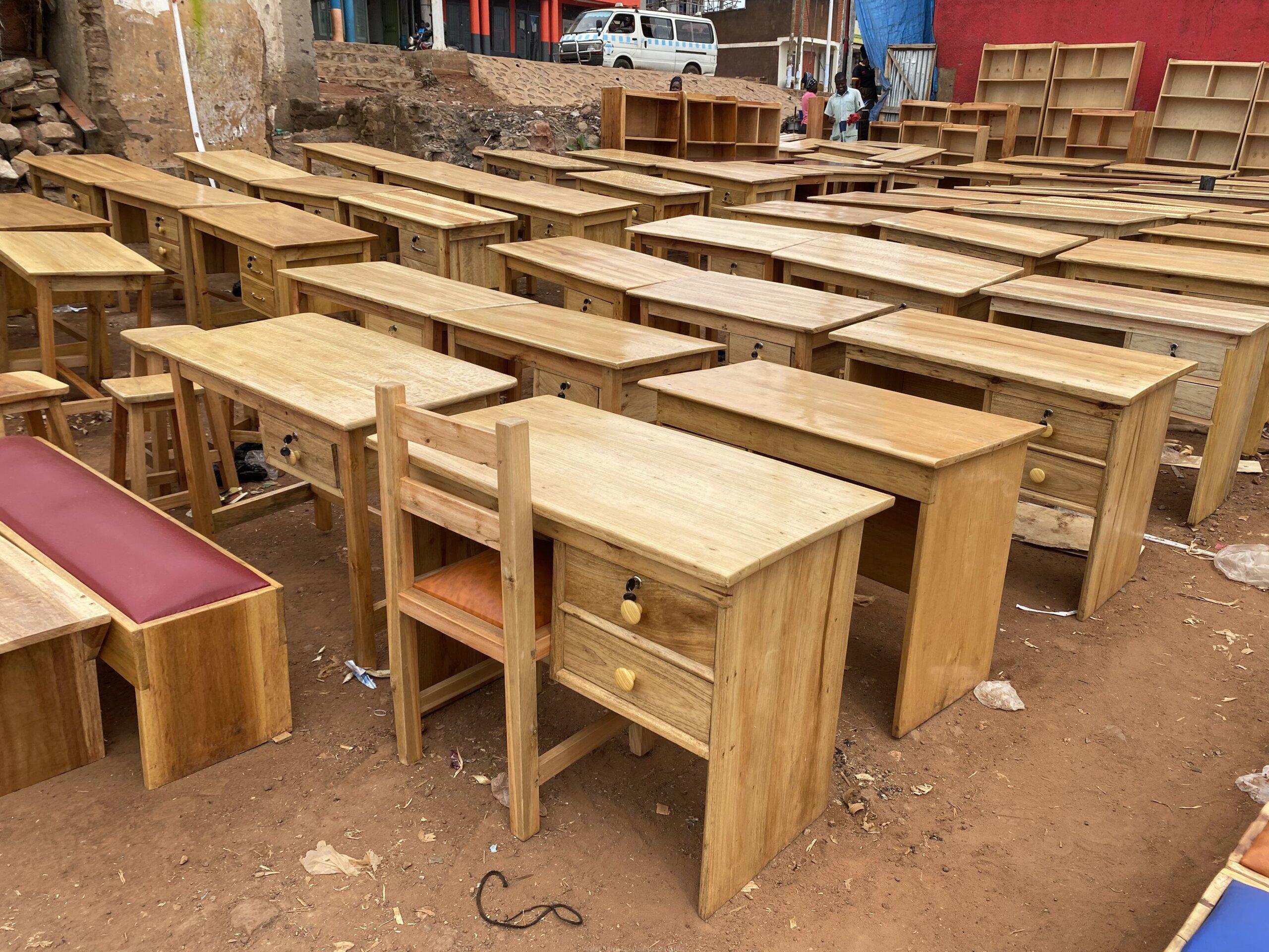 Office furniture reading table in solid wood
