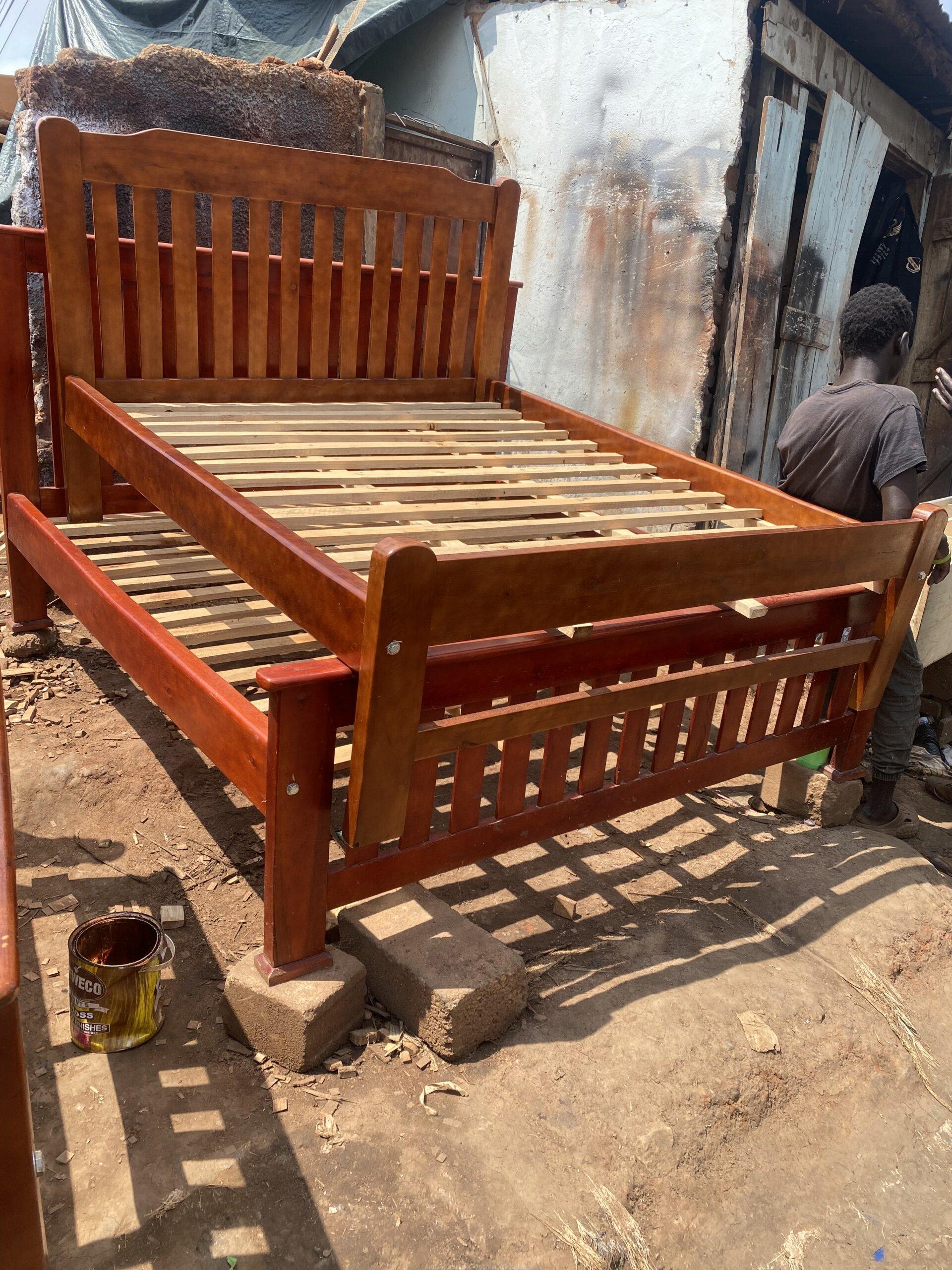 Simple 5/6 queen bed
