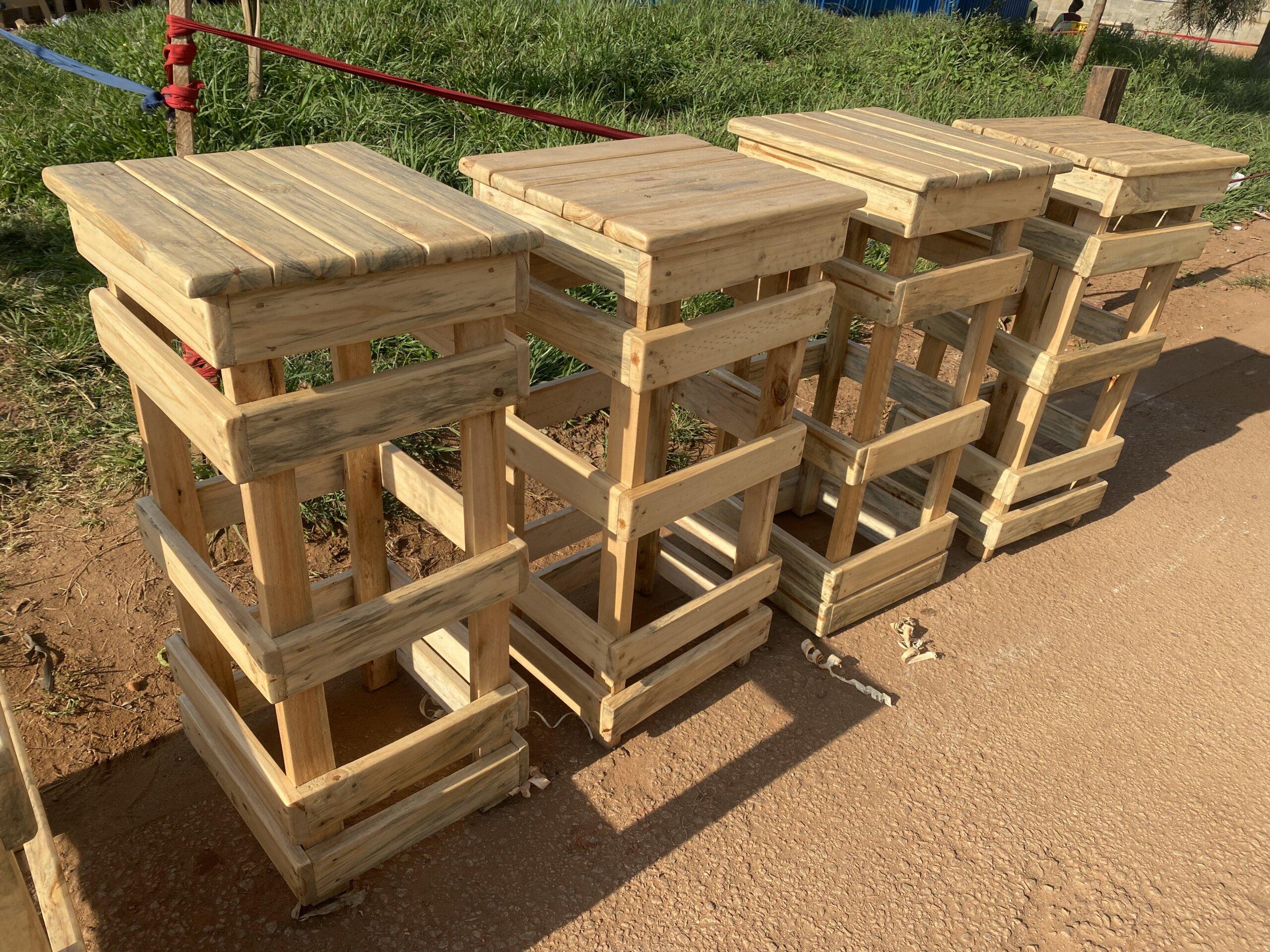 Counter pallet stool
