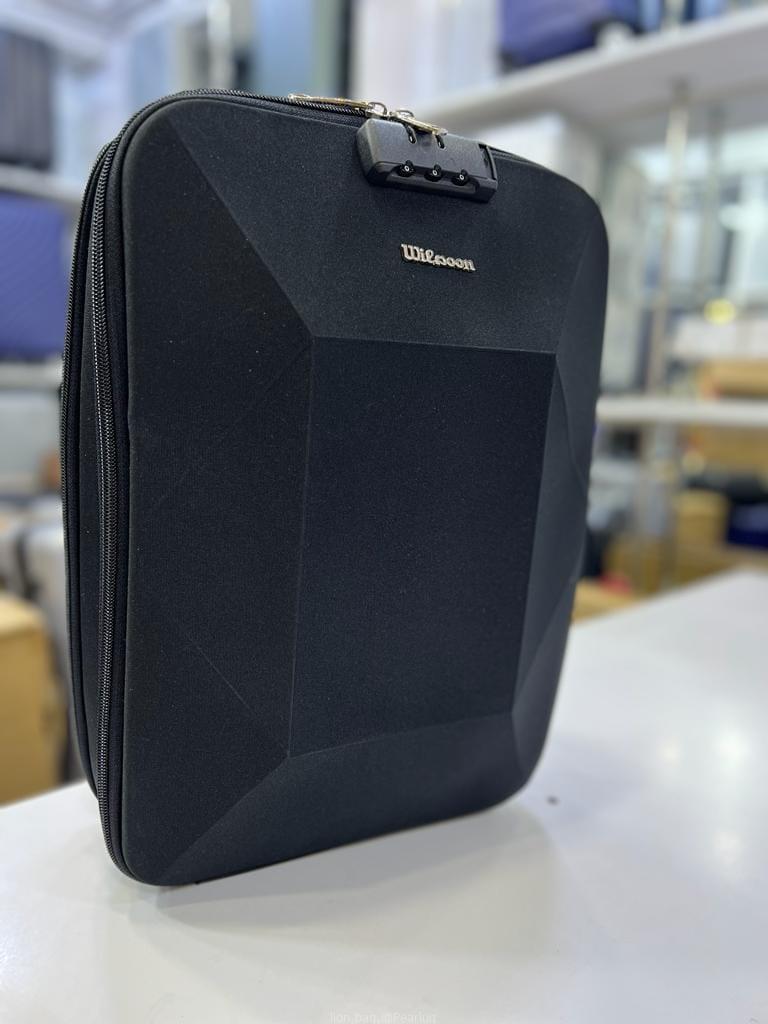 Antitheft laptop bag