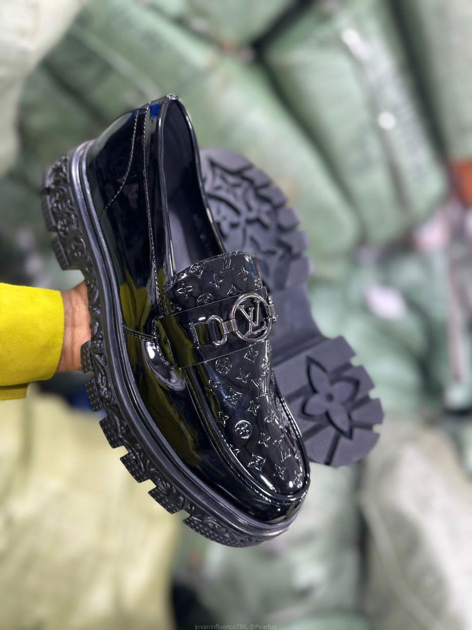 Shoe