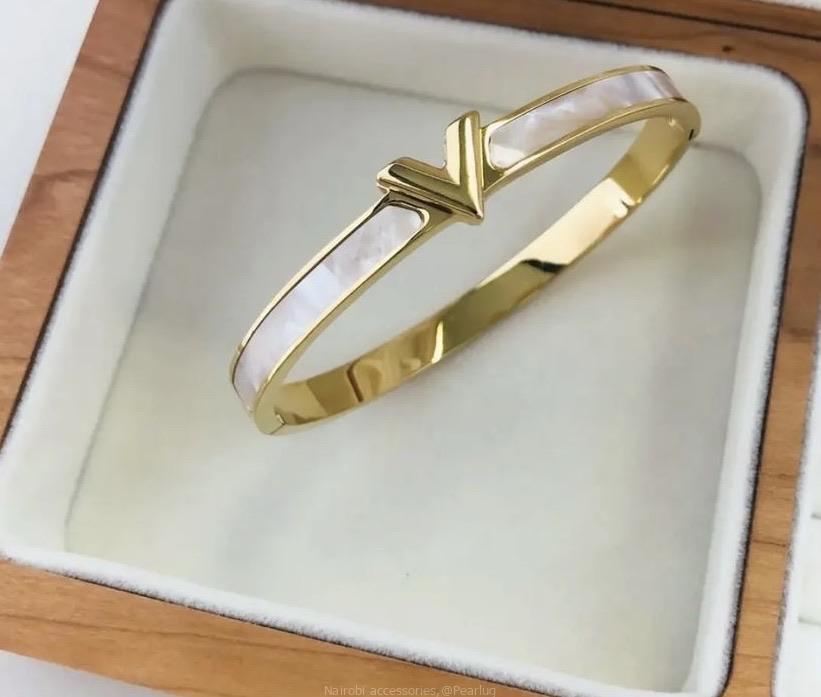 Classic bangles and necklesses