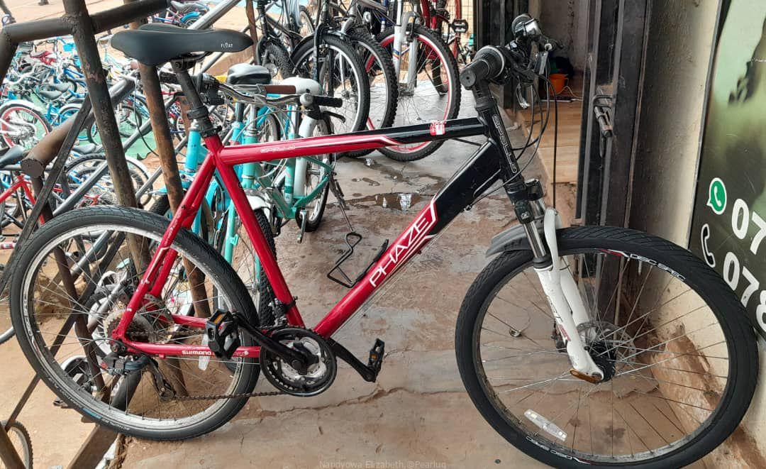 Men bike