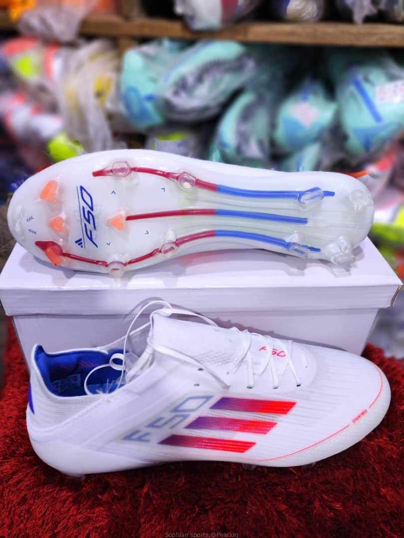 Sports shoes