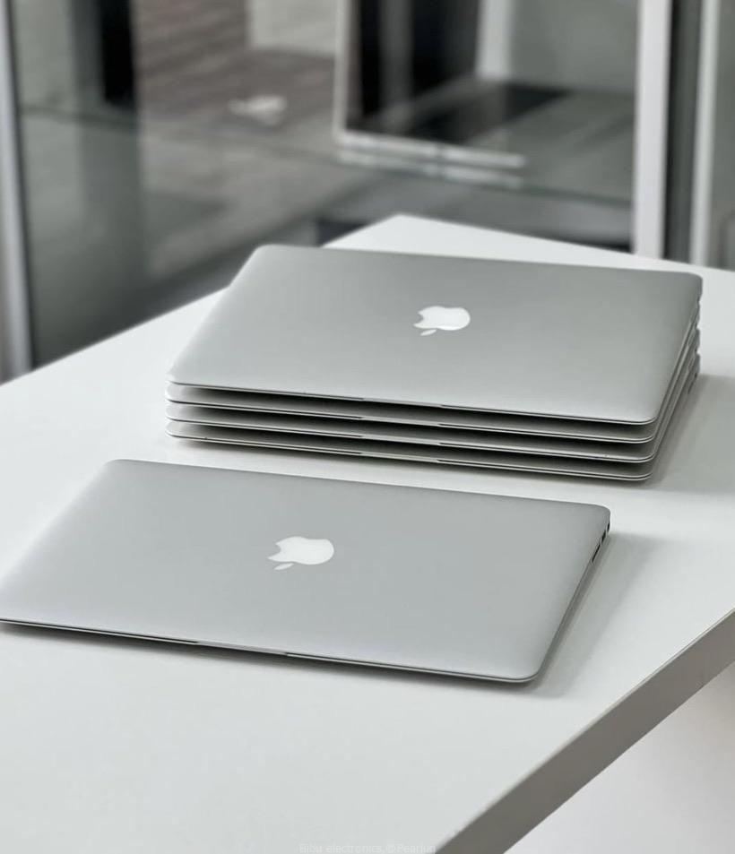 Mark book Air 2015 256GB SSD 8GB ram Apple