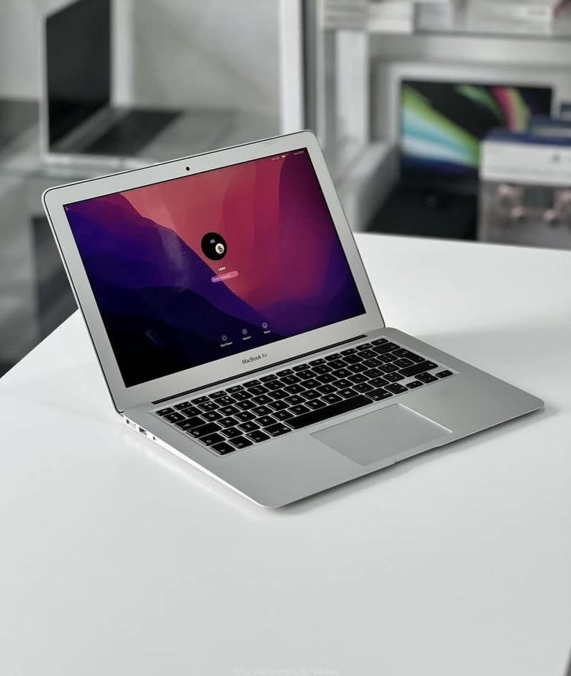 Mark book Air 2015 256GB SSD 8GB ram Apple