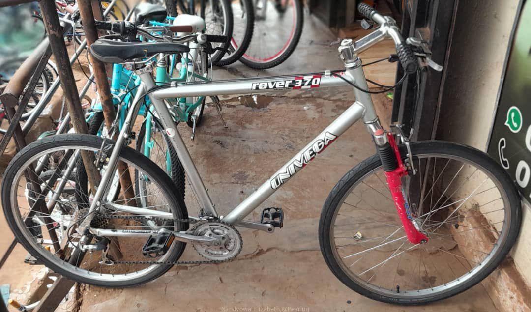 Men bike