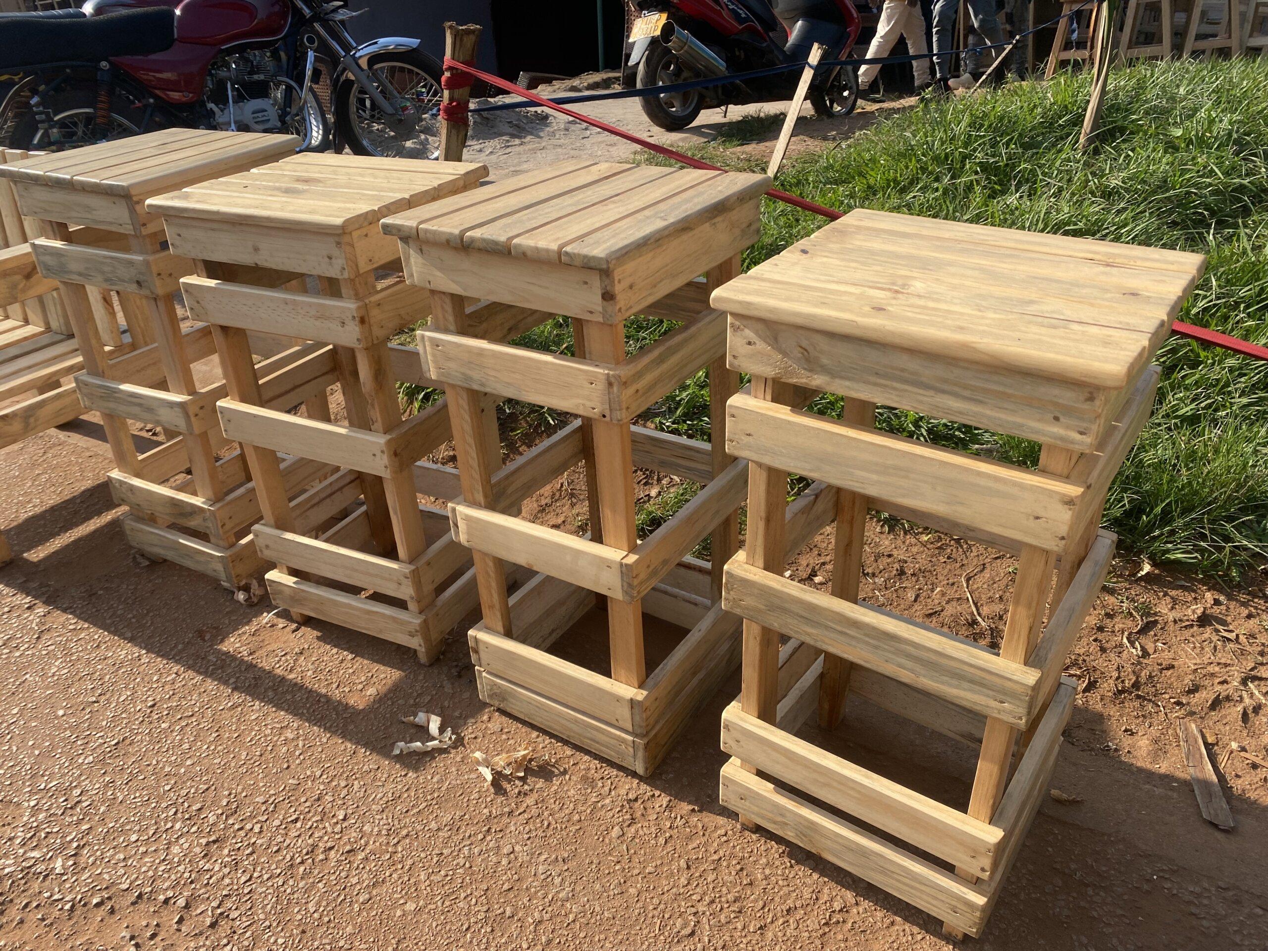 Counter pallet stool