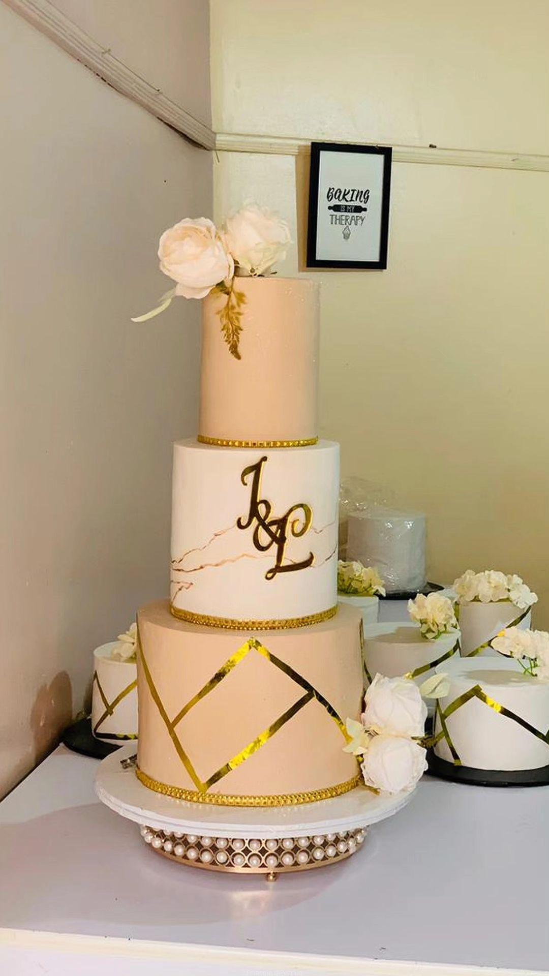 Fresh cakes & Pastries