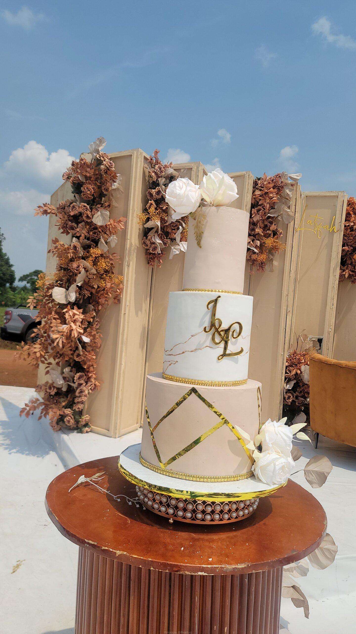 Fresh cakes & Pastries