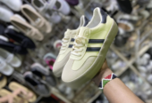 Dealers in all types of shoes