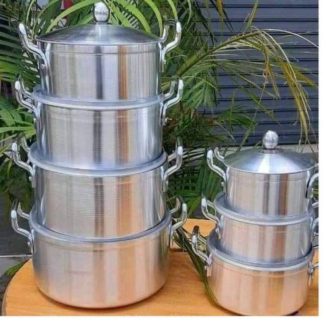 7 PCs serving dishes