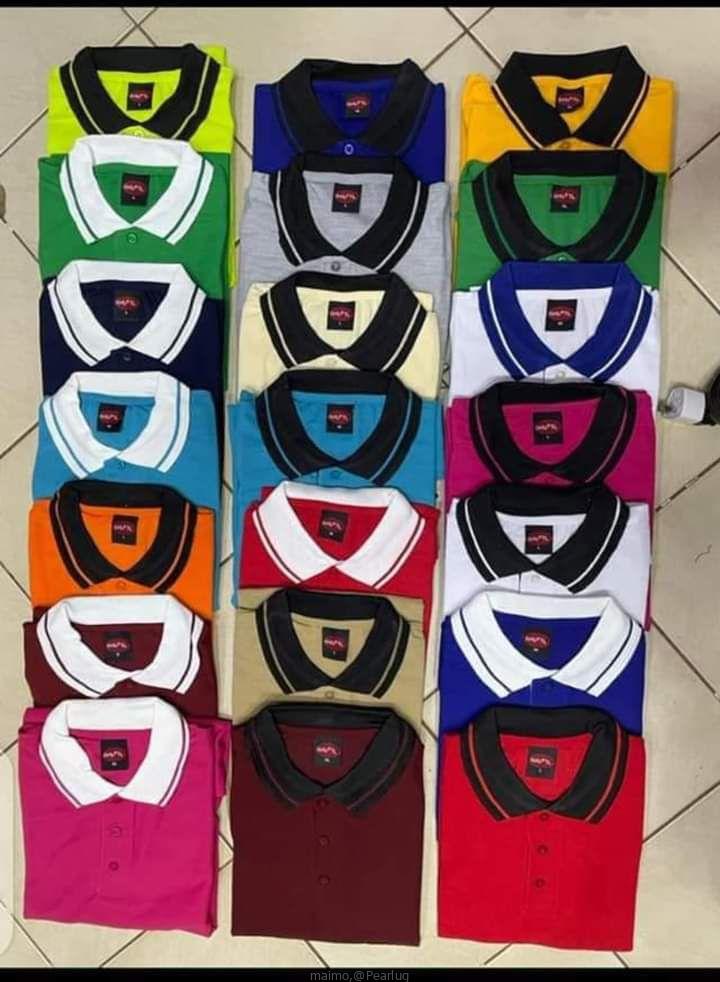 Collar and round neck t-shirt