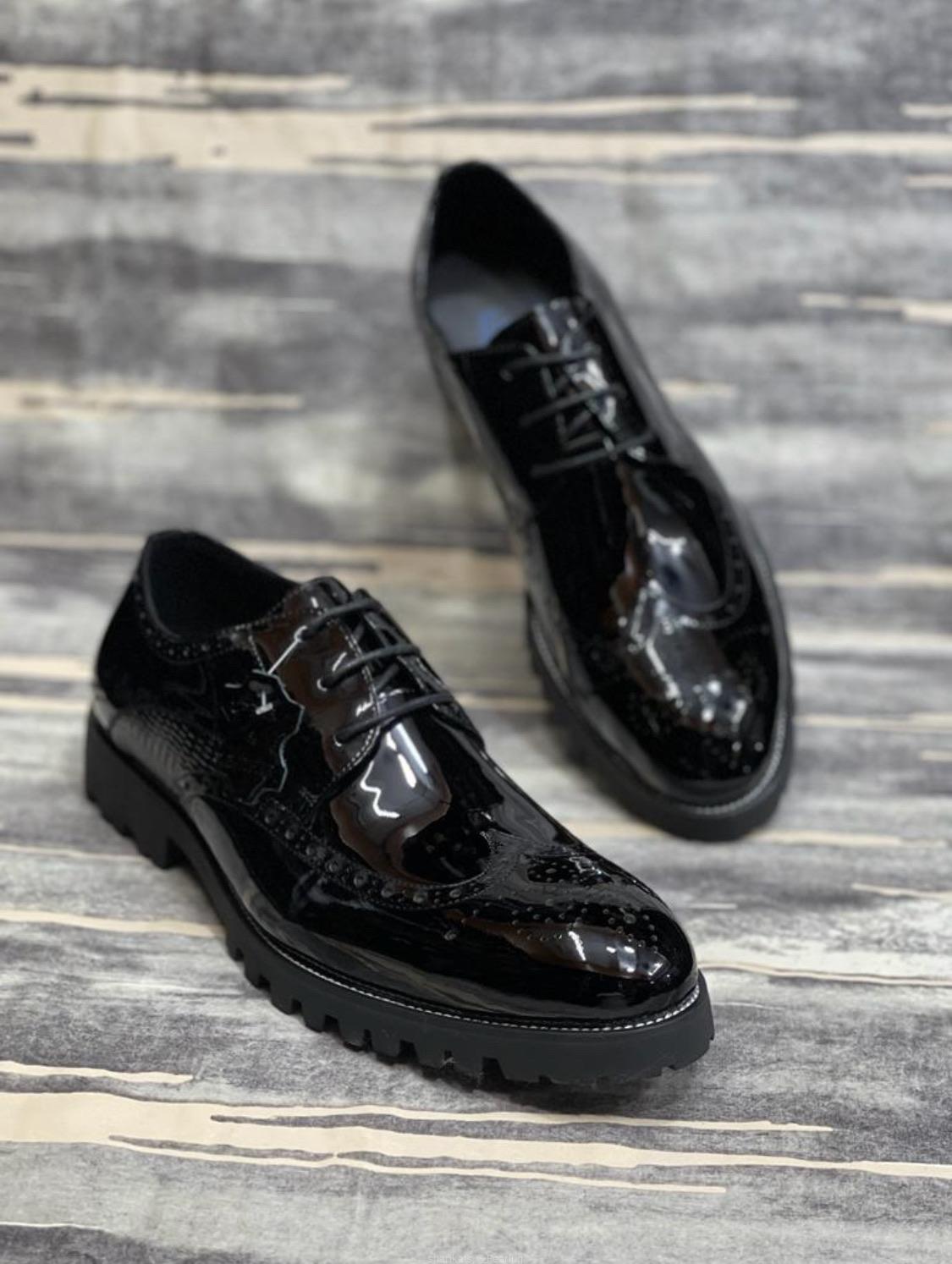 Shoes of all fashion designers