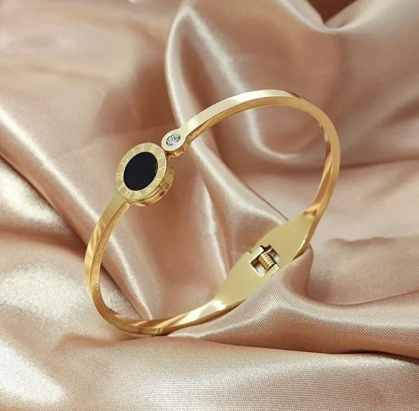 Classic bangles and necklesses