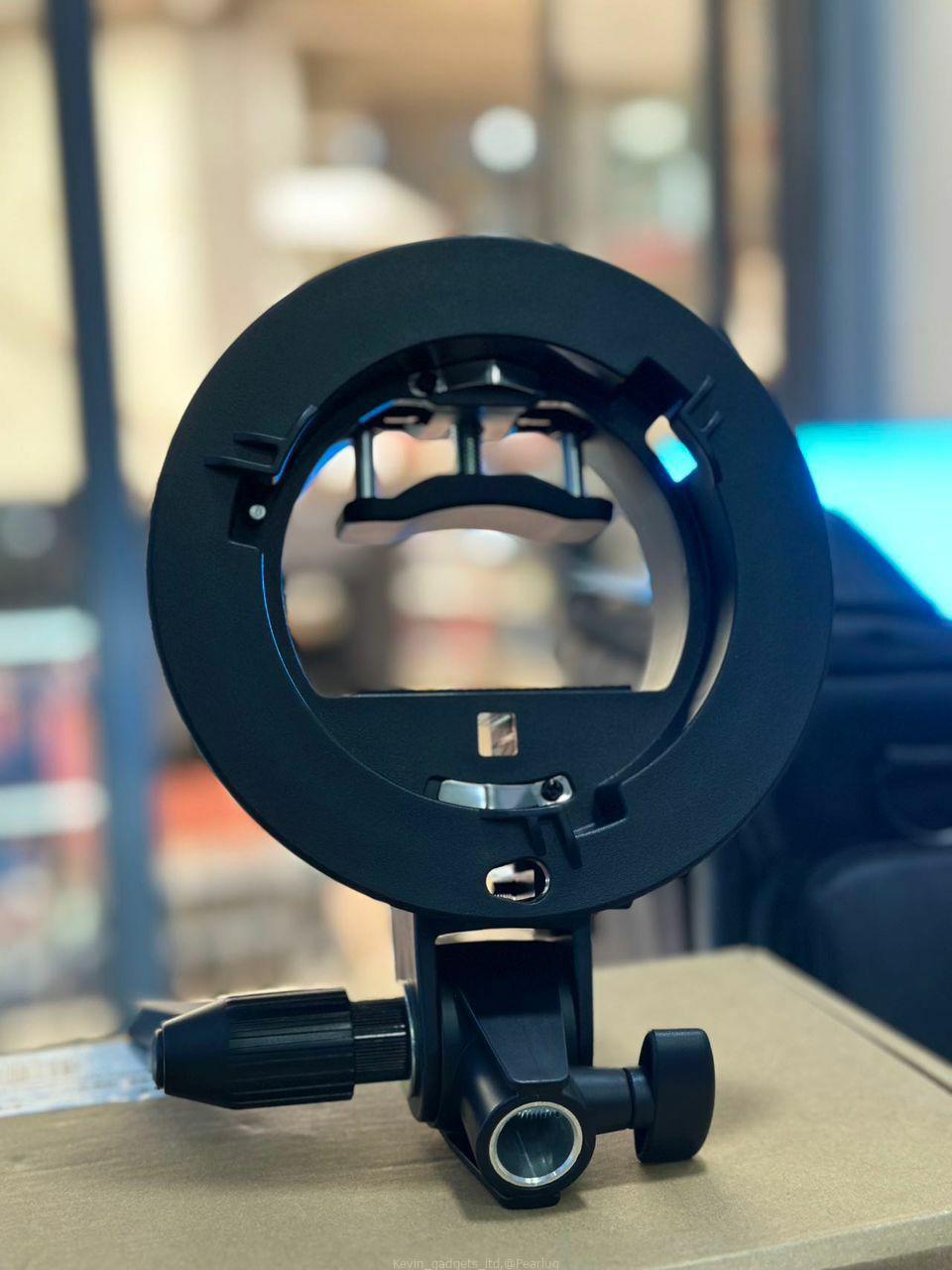 Softbox flash bracket