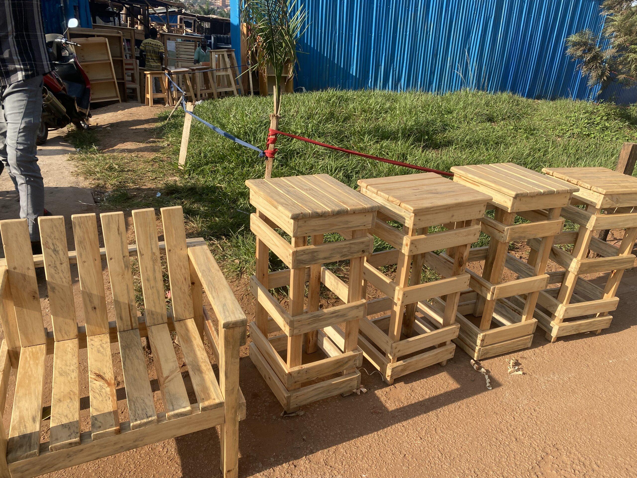 Counter pallet stool