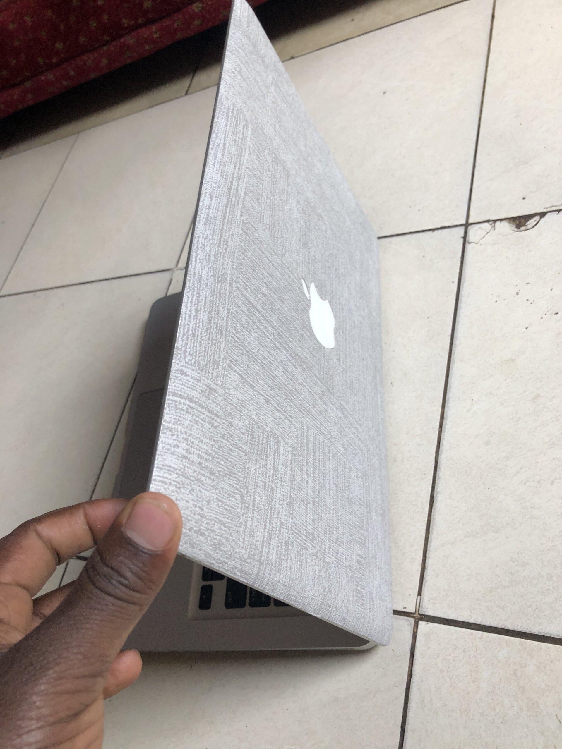 MACBOOK PRO