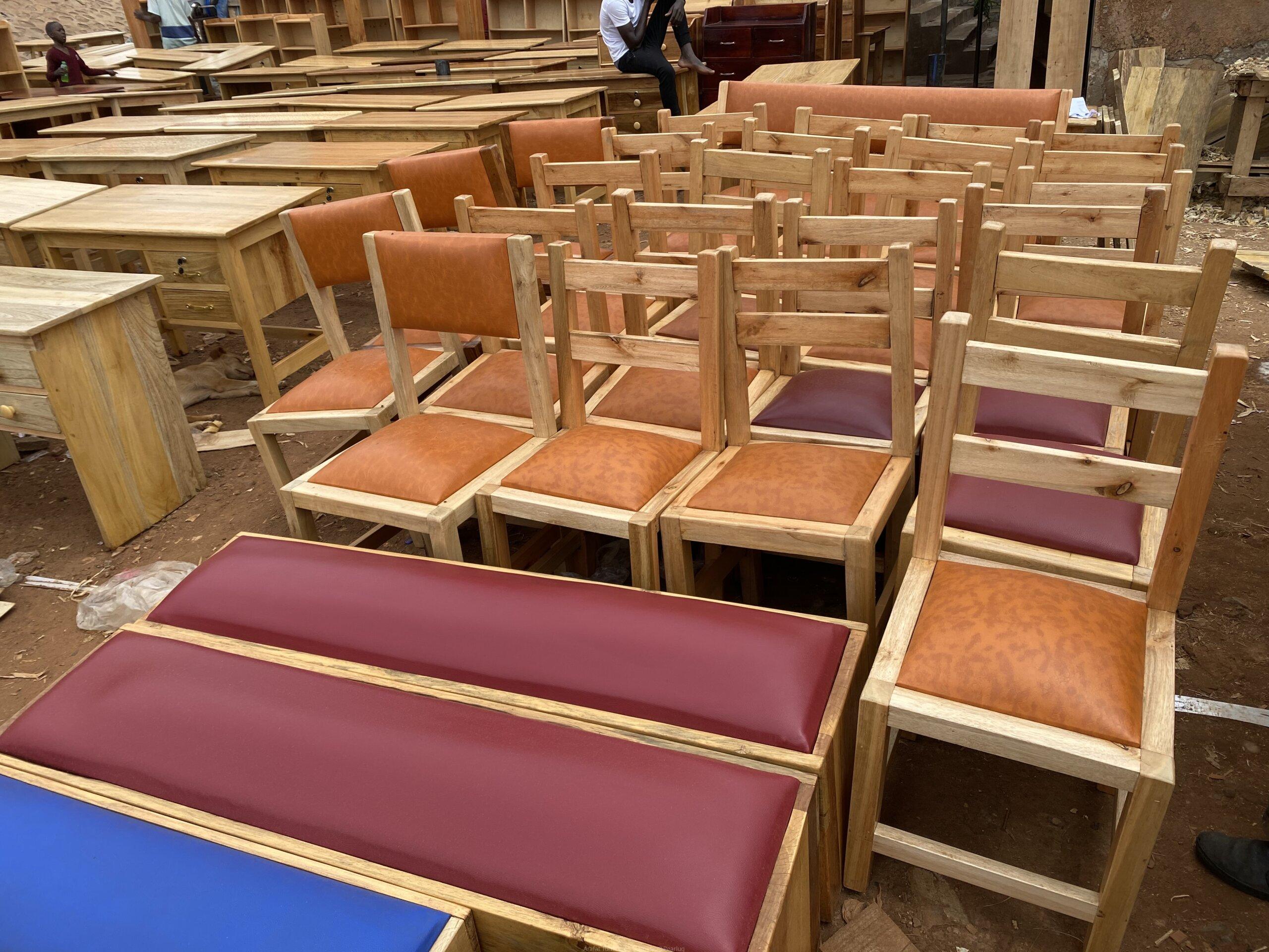 Office furniture reading table in solid wood