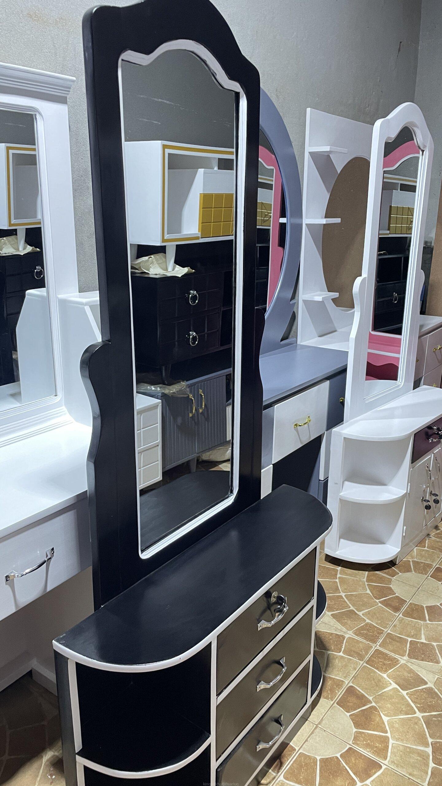 Dressing mirror