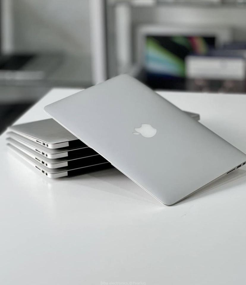 Mark book Air 2015 256GB SSD 8GB ram Apple
