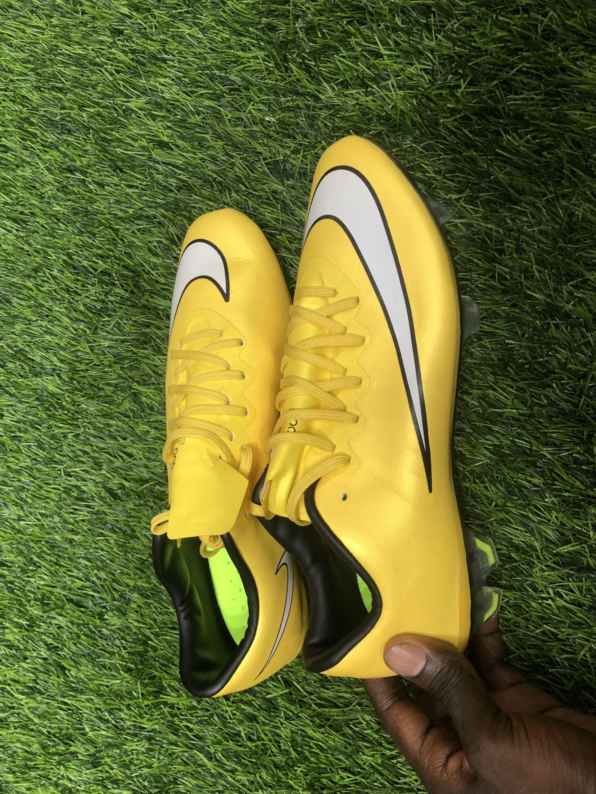 Soccer boots