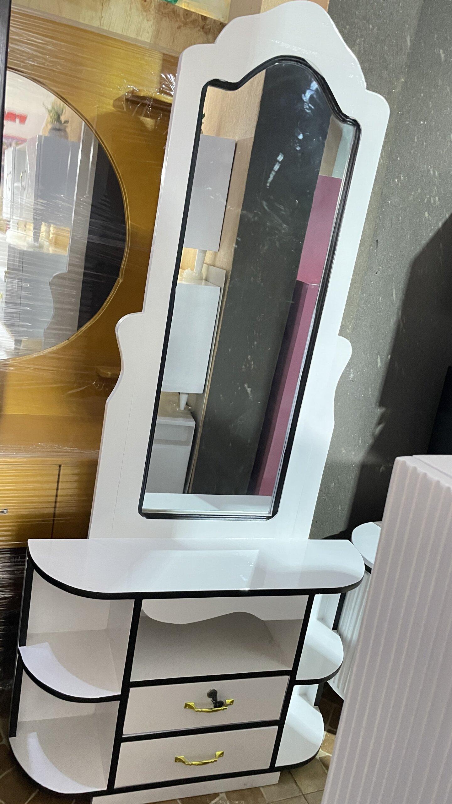 Dressing mirror
