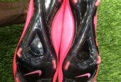 Soccer boots
