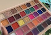 Eyeshadow and lip palette