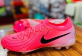 Soccer boots