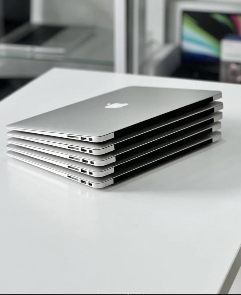 Mark book Air 2015 256GB SSD 8GB ram Apple