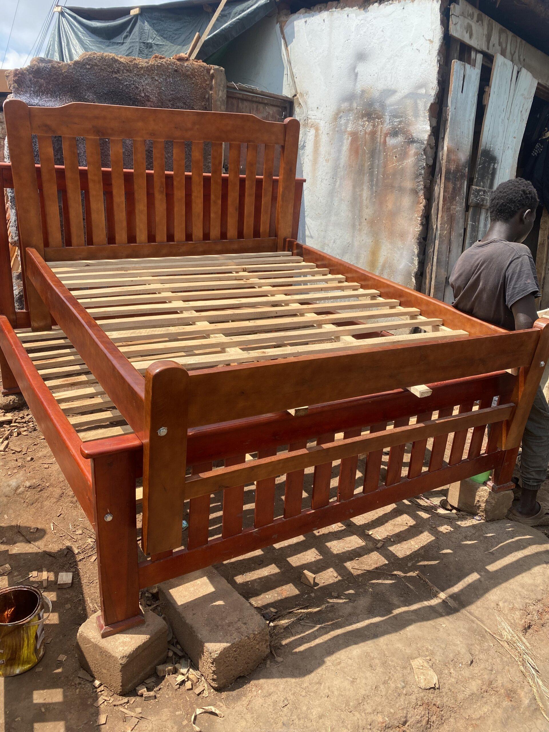 Simple 5/6 queen bed