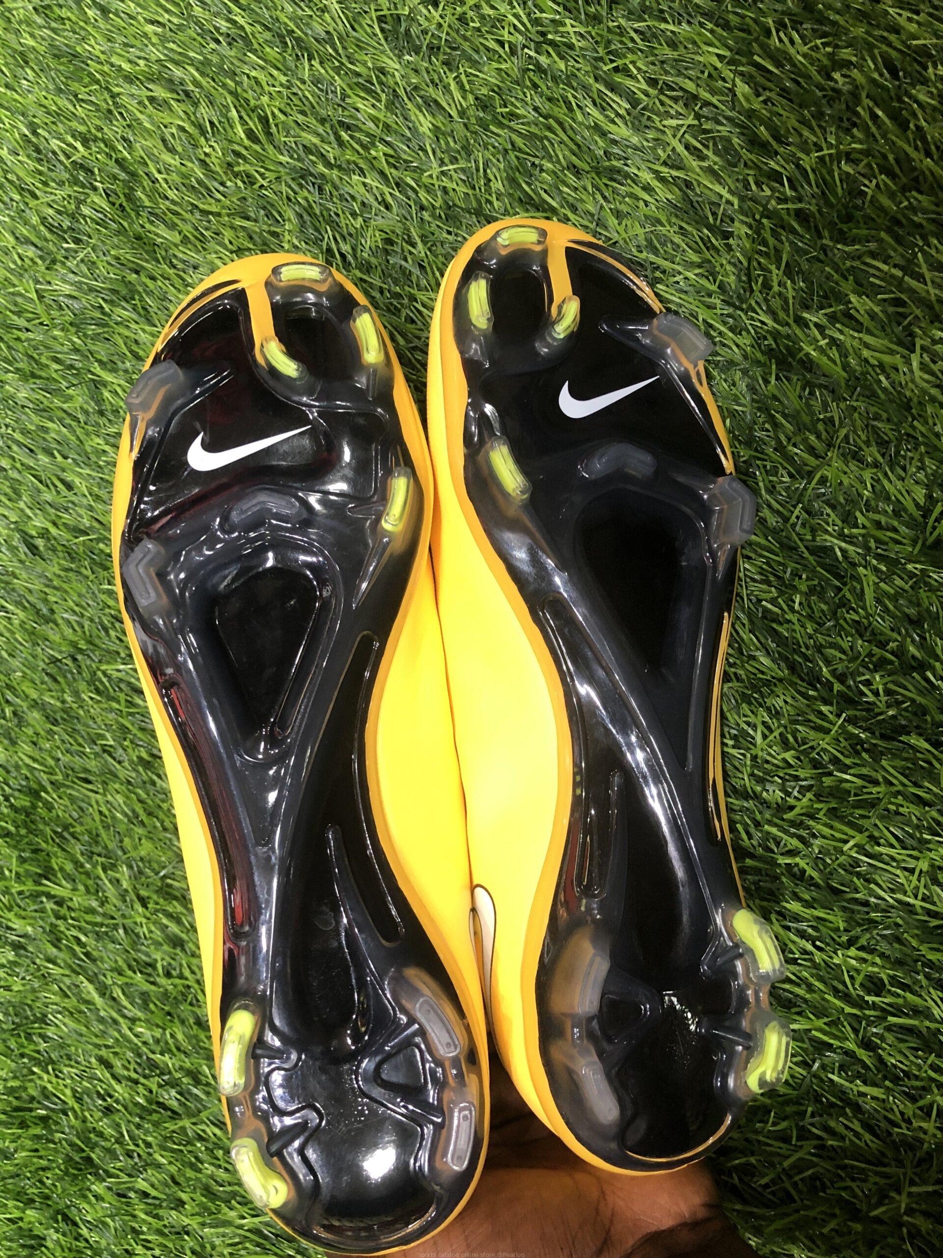Soccer boots