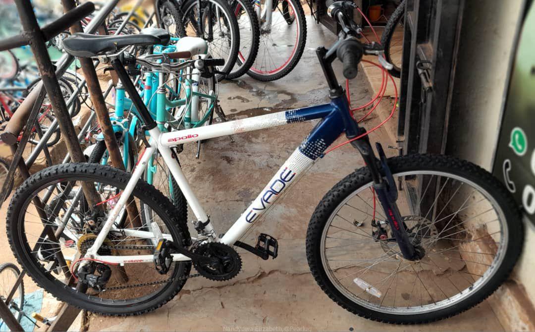 Men bike