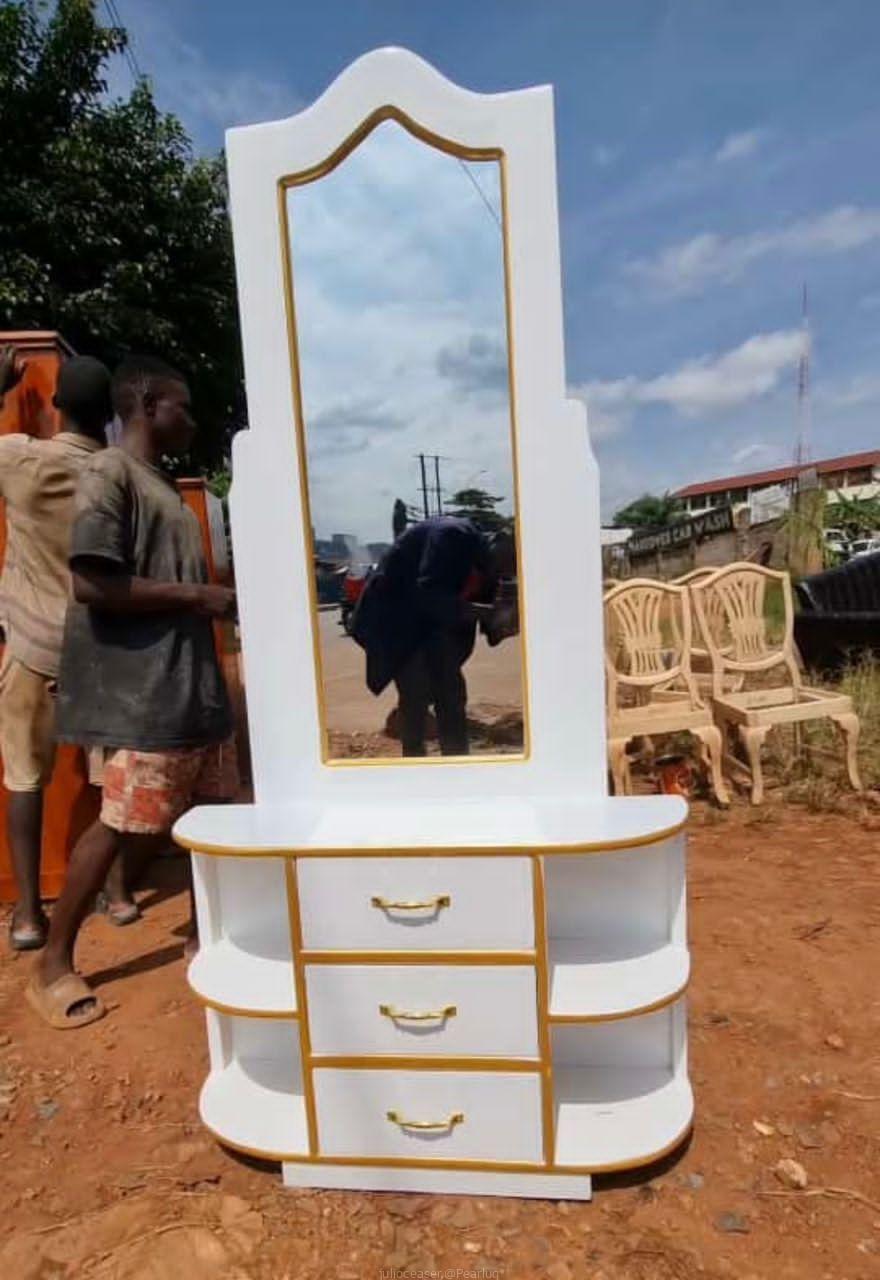Simple Dressing mirror