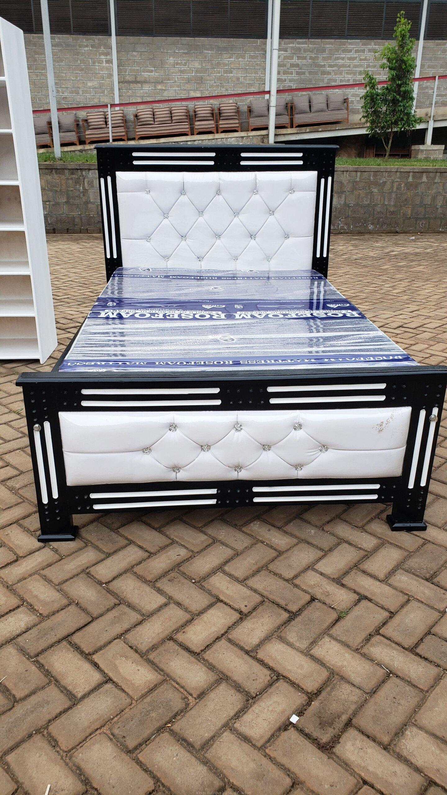 Bed and wardrobes