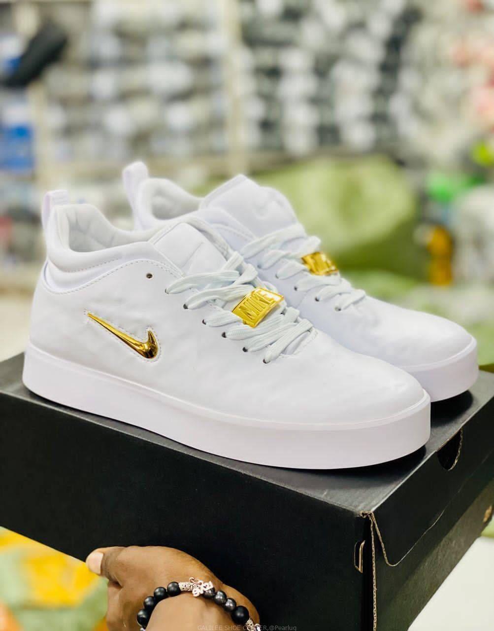 Nike Gold 🪙 white