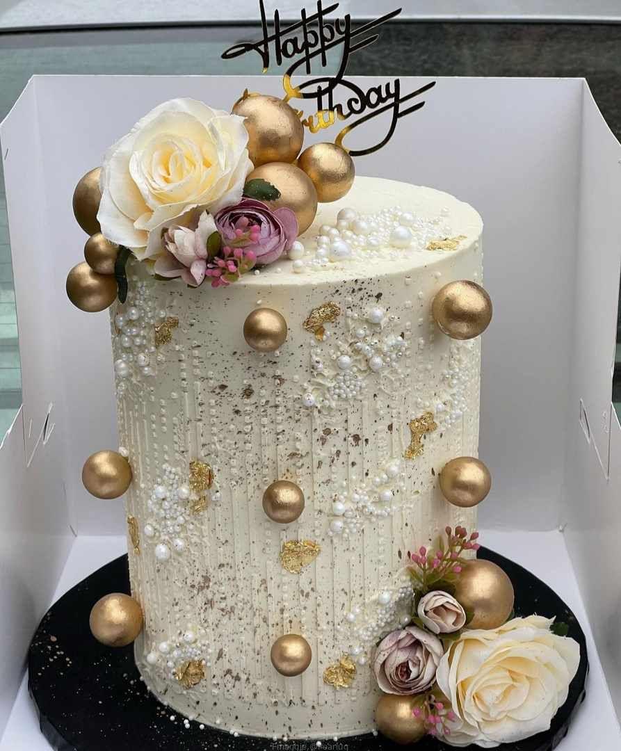Fresh cakes & Pastries