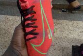 Sports shoes