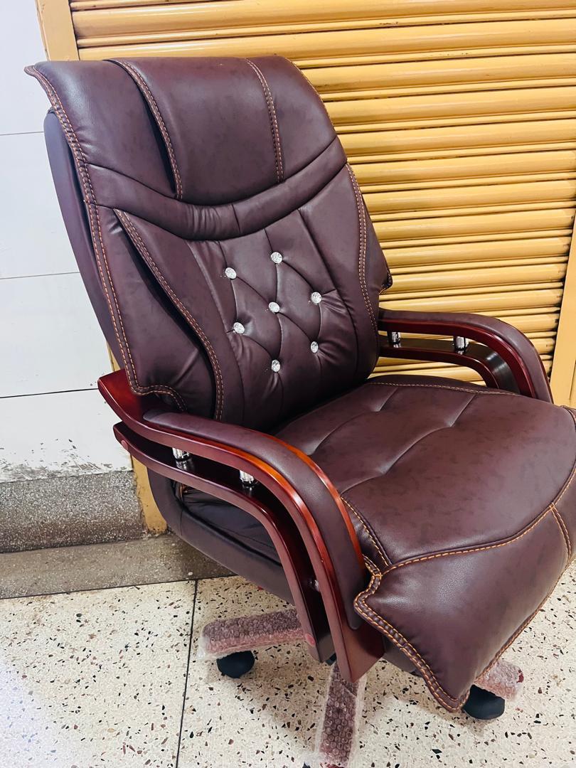 EXECUTIVE LEATHER OFFICE CHAIR (BROWN)