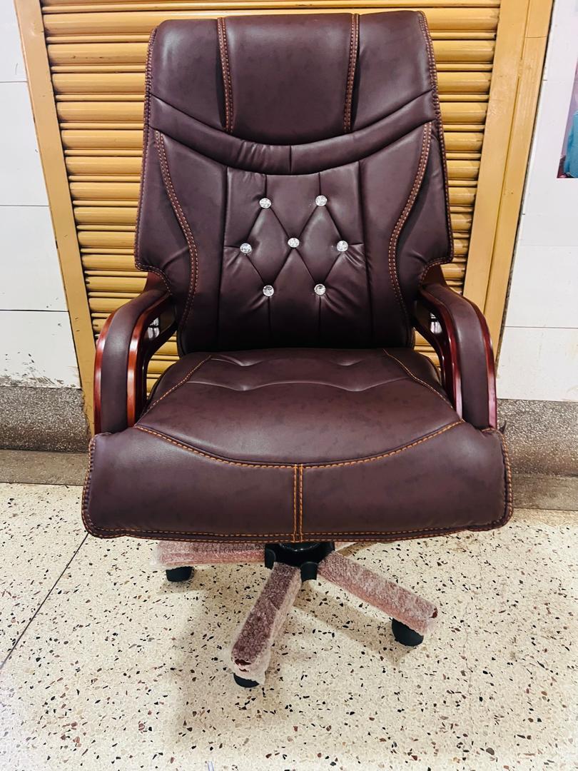 EXECUTIVE LEATHER OFFICE CHAIR (BROWN)