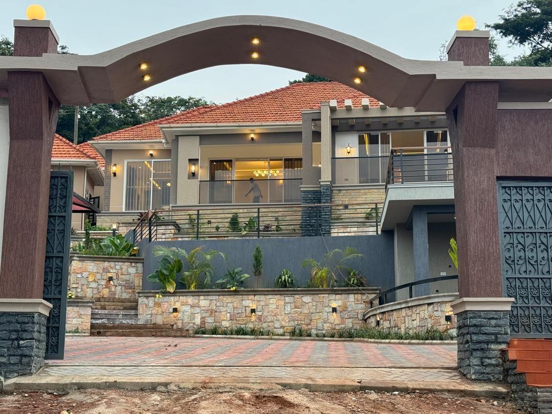 Posh house in namulanda up for sale