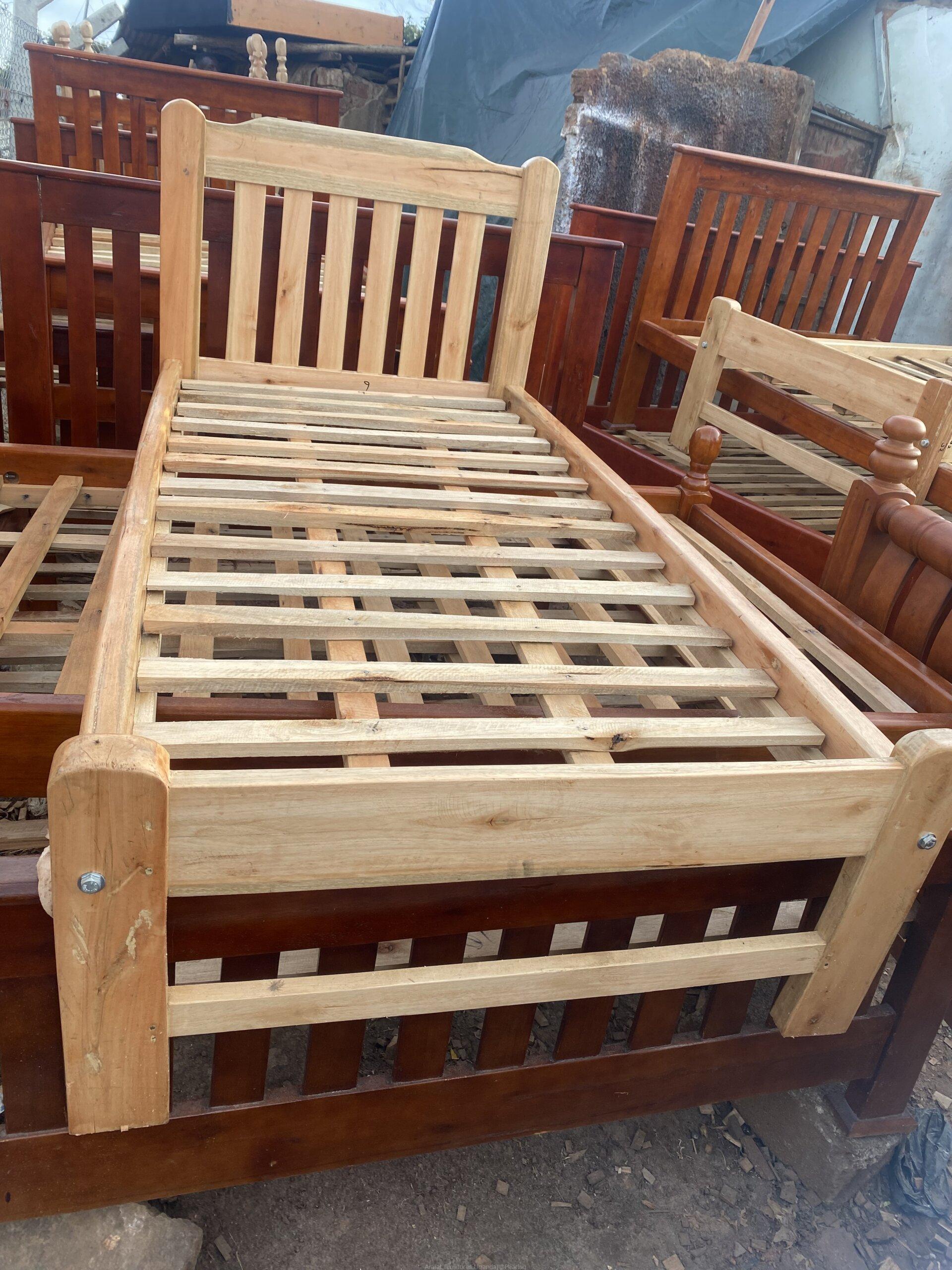 Single bed/ 3/6 bed