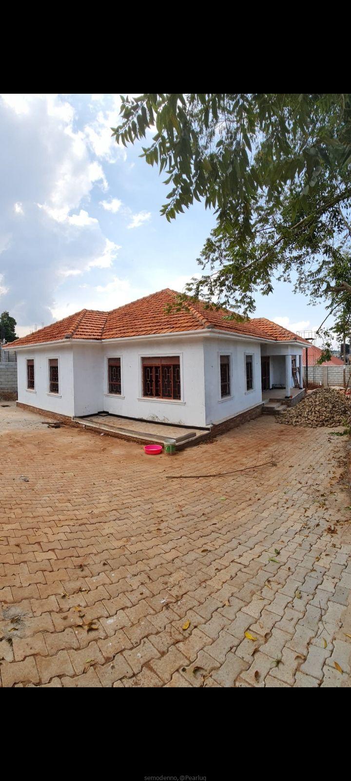 Brand new house in Bwebajja rubeleto rd on sale at give away price