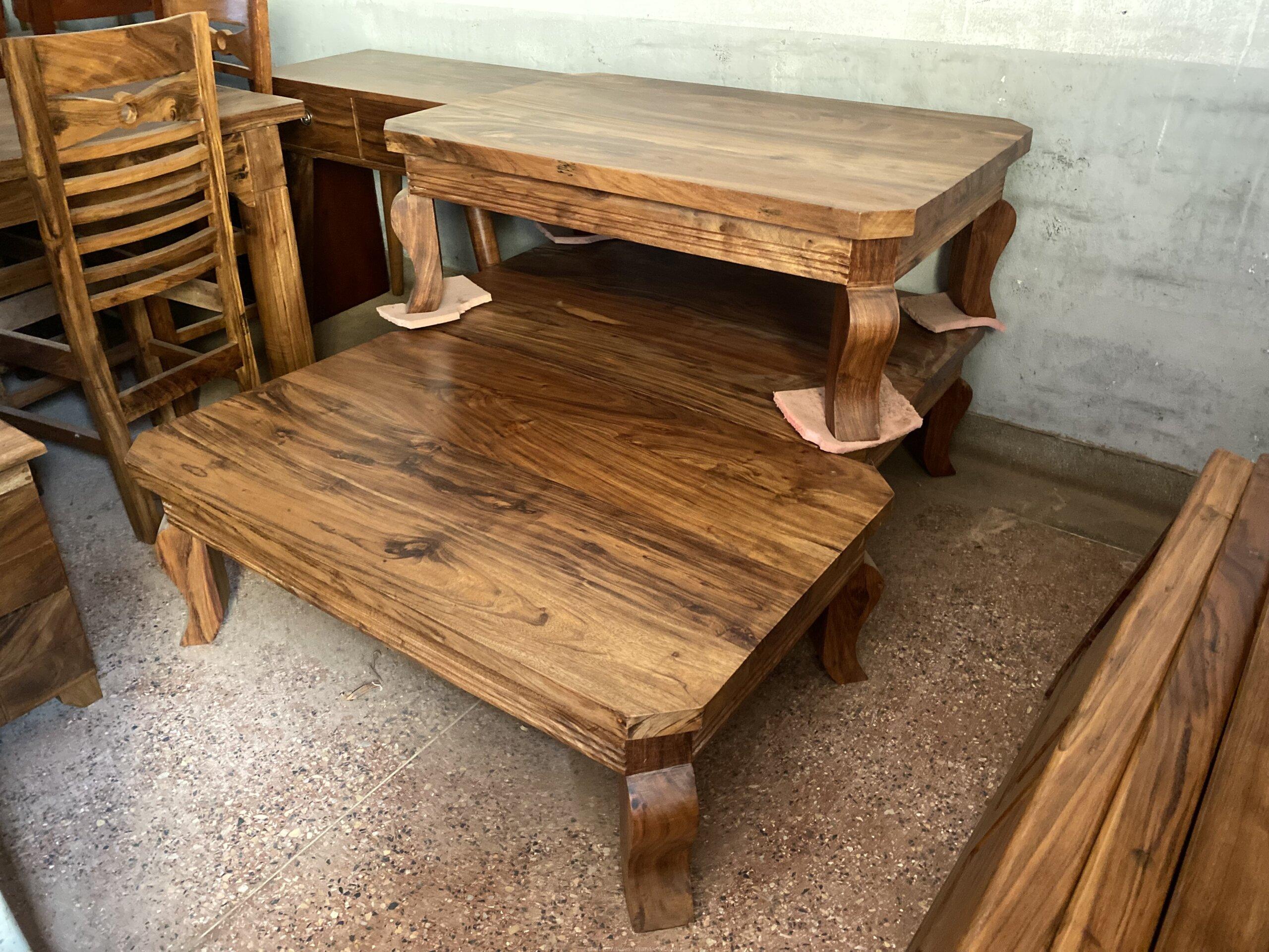 Solid mugavu center table